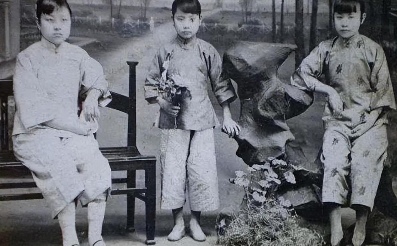 封建社会女人为什么裹小脚,封建时期女性裹小脚的影响