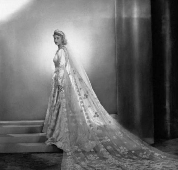 日军兽行：当着男人的面玷污了女儿，临走还残忍割下妻子乳房