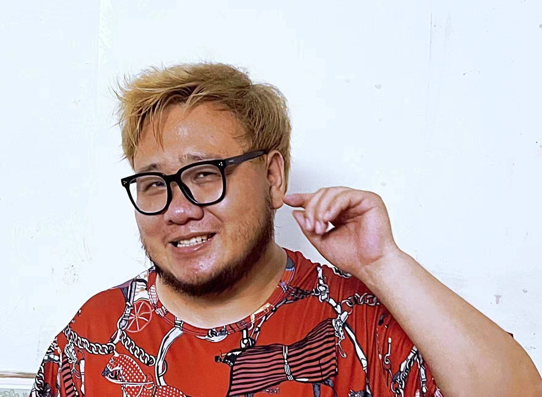 十年工程师逃离富士康：生活碰壁1天赚200，相亲被介绍离异二婚