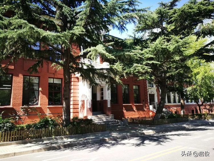 大连日本学校解放前,大连建立最早小学