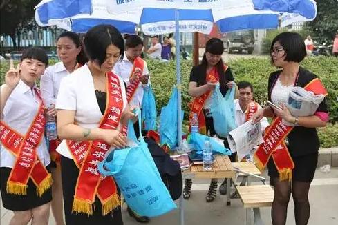 大街上发传单为什么不扔垃圾桶,为什么发传单不能丢