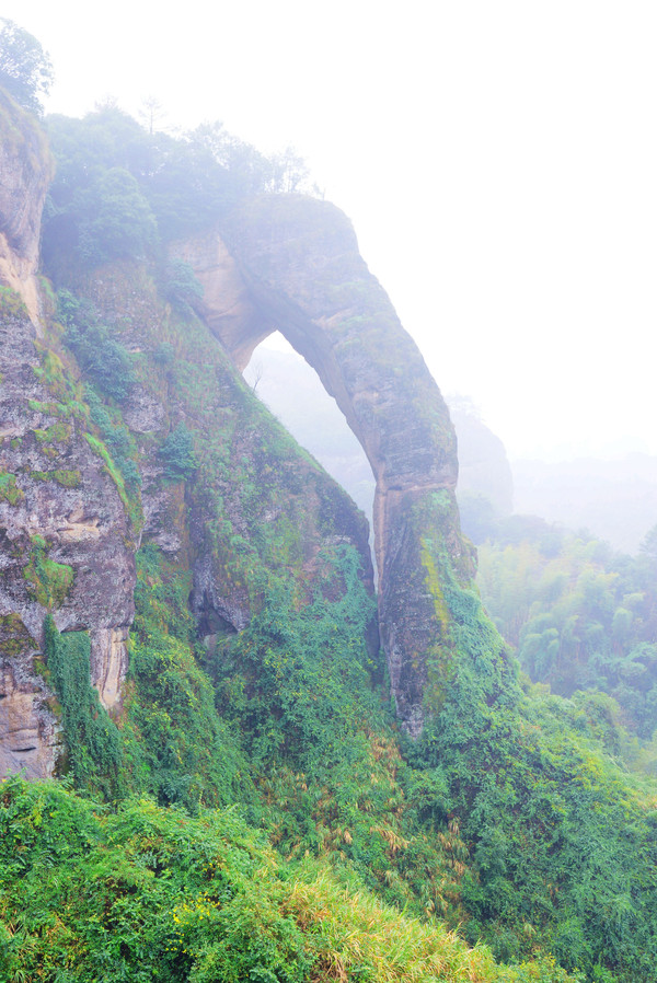 问道龙虎山，观“天下三绝”，“道教第一山”碧水丹霞入画来