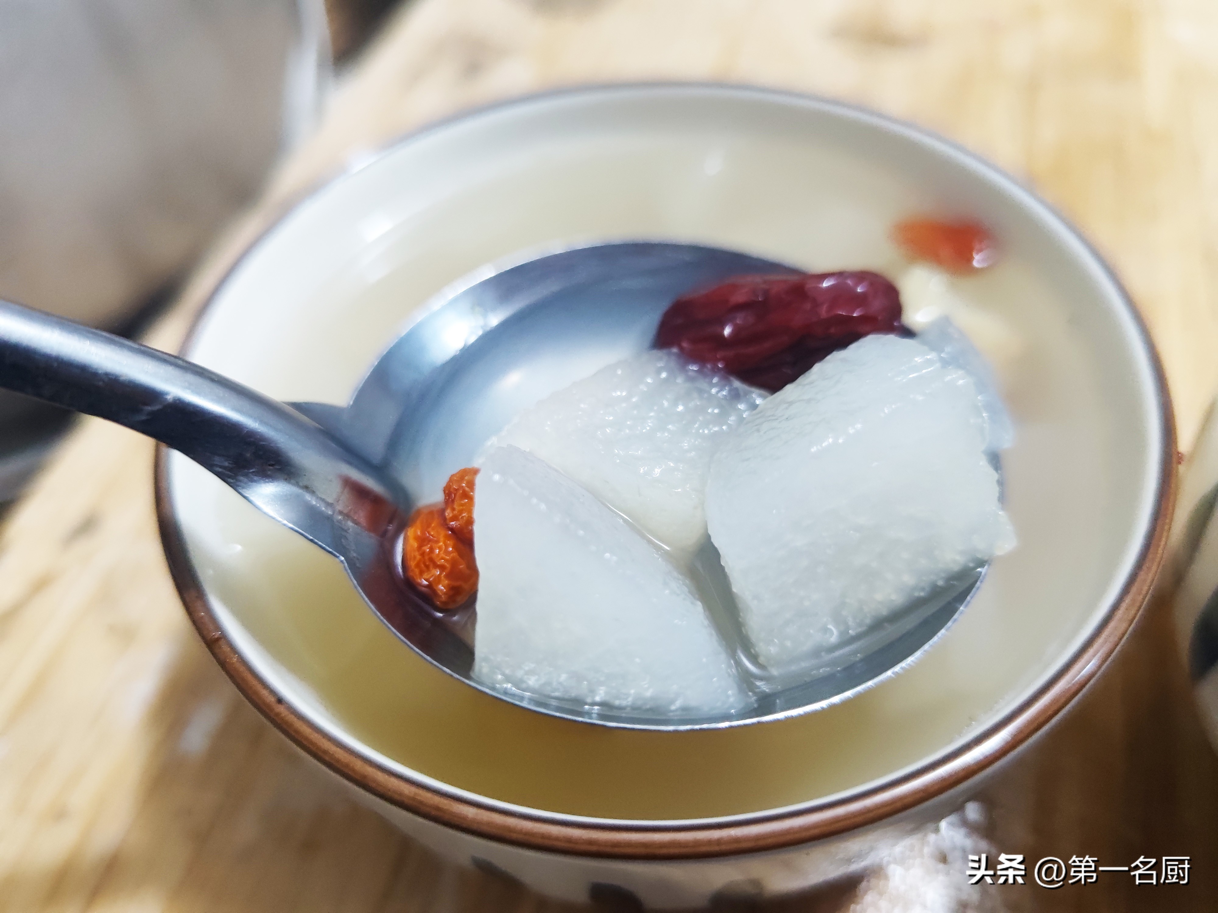 目前咳嗽润肺的最好的方法是什么,咳嗽喝蜂蜜水是否有润肺作用呢