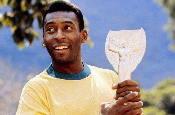 球王贝利的一生有多传奇？从贫民窟到足坛巨星，一代球王就此陨落