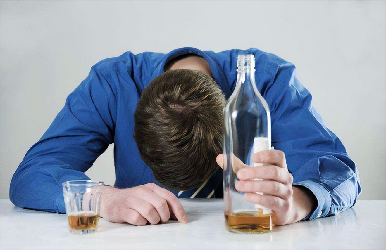 酒店客人中暑应急处理技巧,客人用餐时餐厅突然停电怎样处理