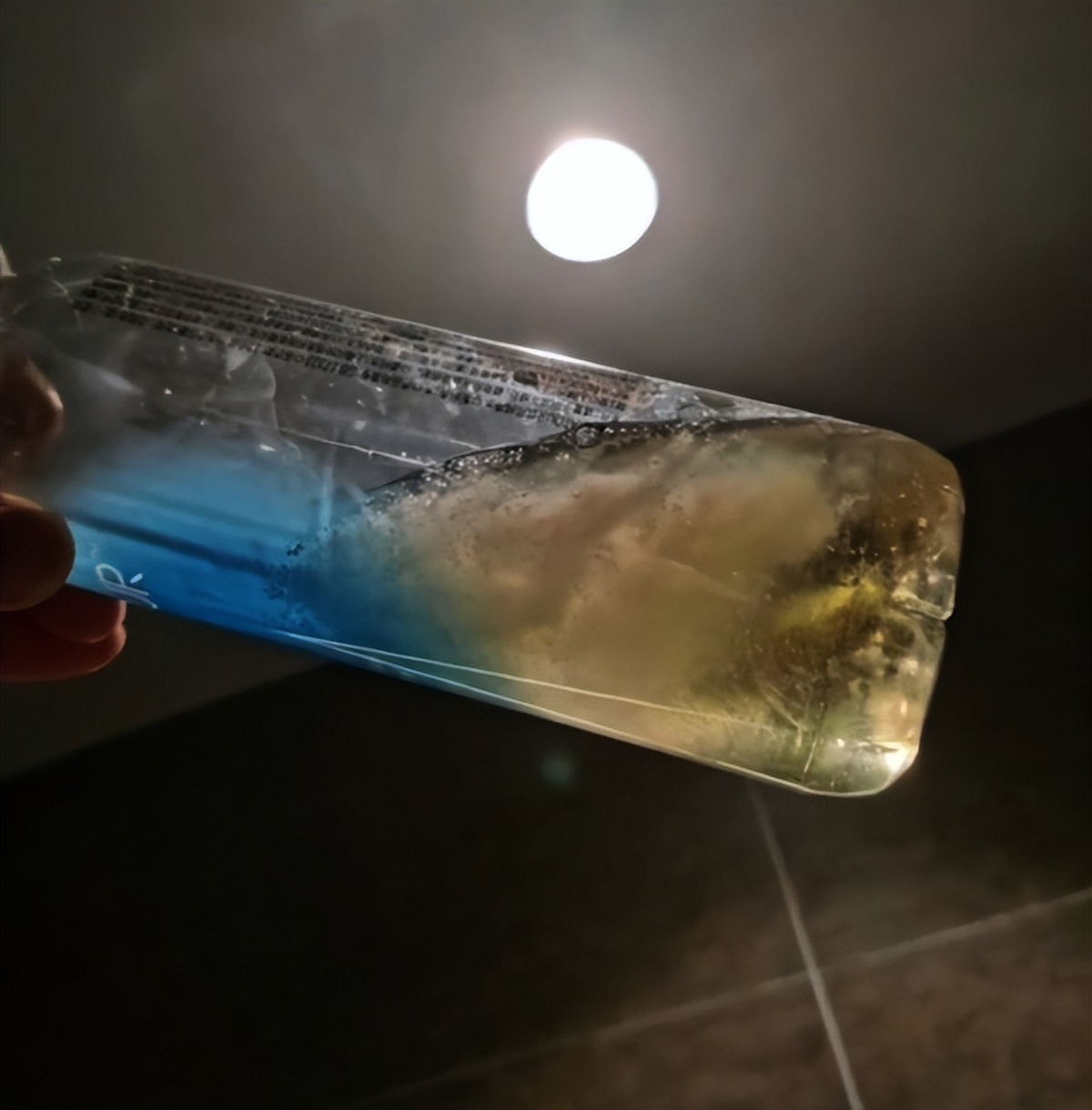 酒店沐浴露疑灌不明液体违法吗,酒店沐浴露疑灌不卫生