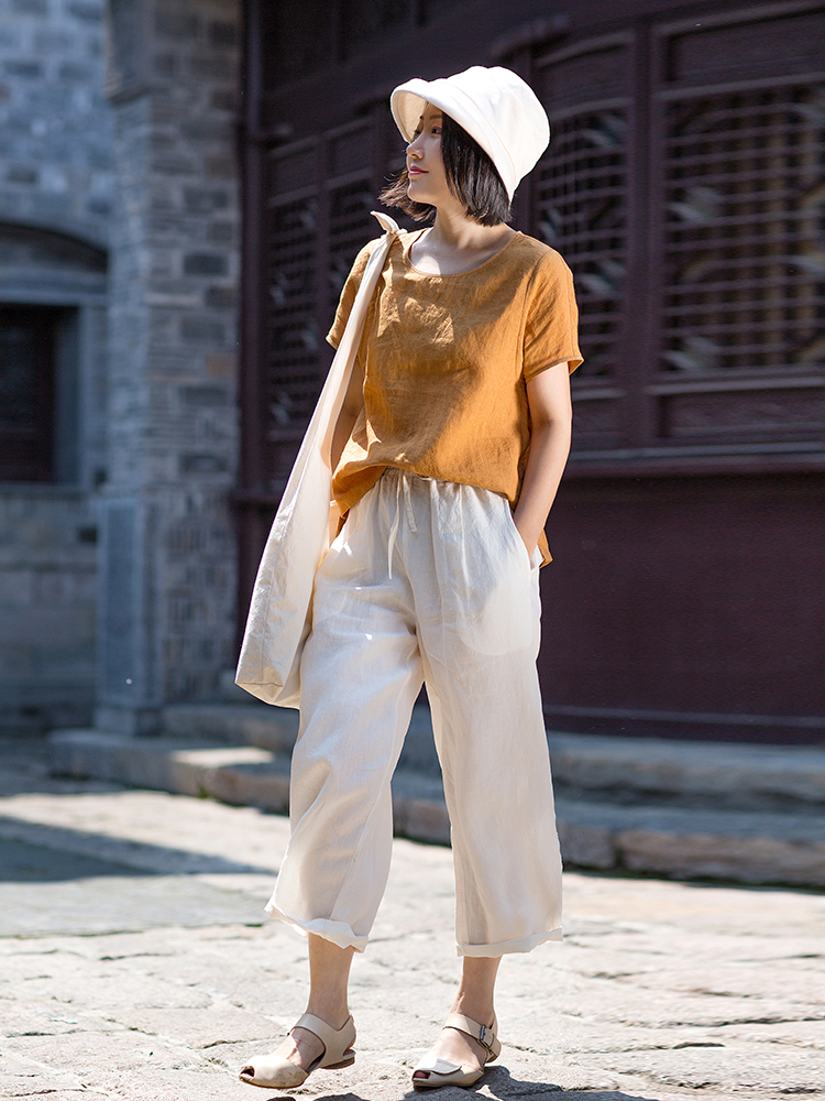 女人30岁穿什么裤子最显瘦又好看,40岁的女人秋冬穿什么裤子显年轻