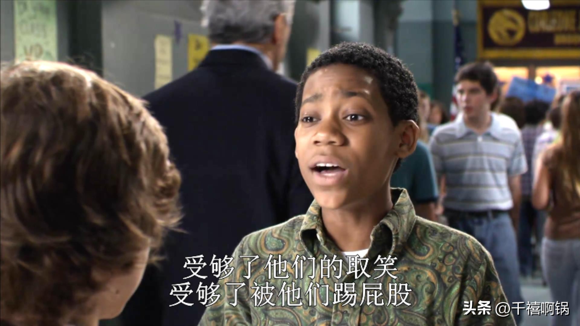 走在街上遇见强盗该怎么办?网友:当然是凉拌啊!