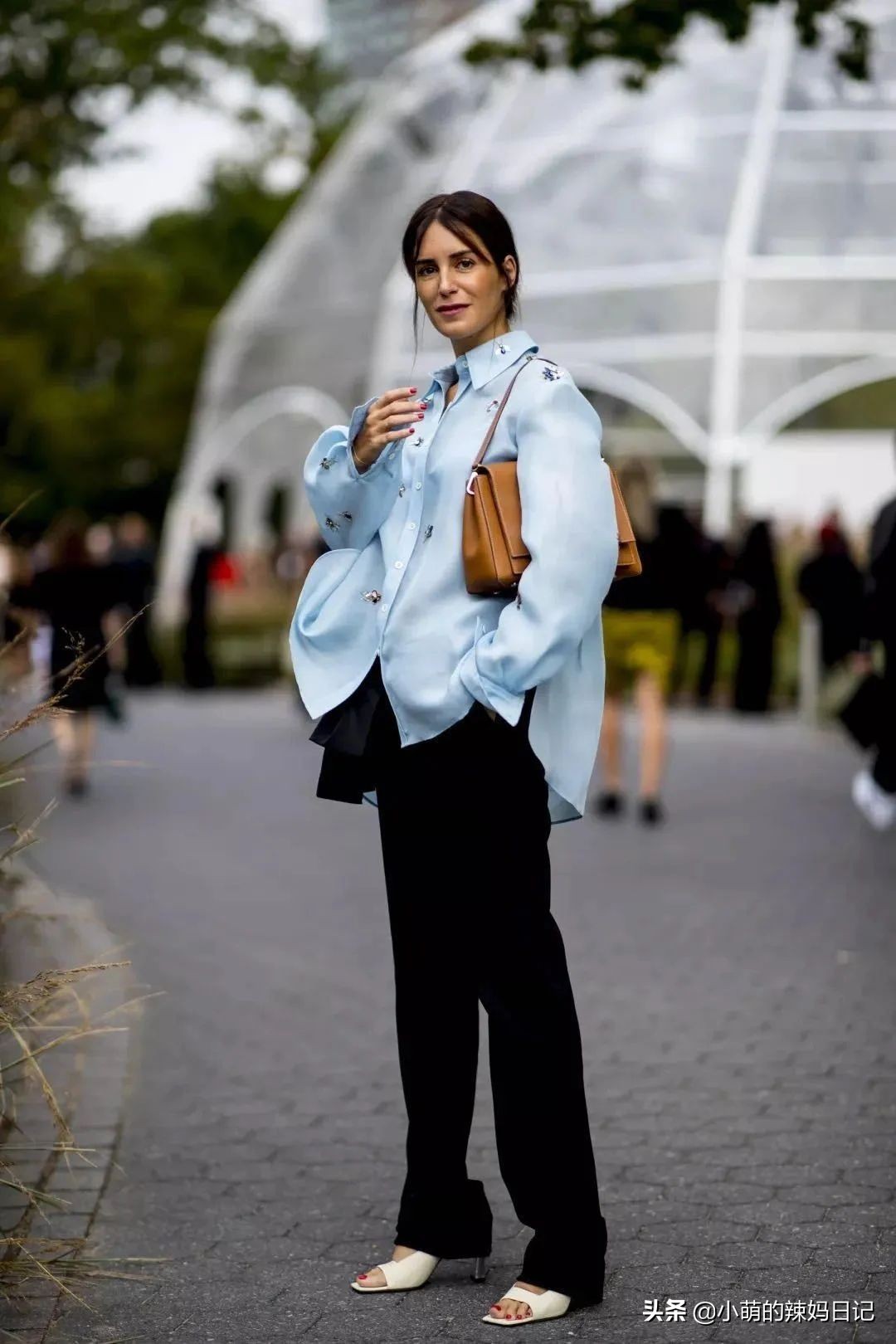 扔掉你的运动鞋，太捂脚！今年推荐这双“夏季鞋”，舒适又显高