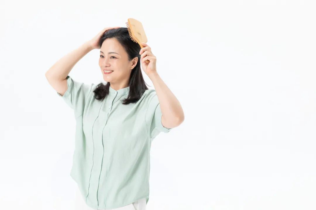 发量变少头顶有点秃,头发越来越秃越来越少怎么办