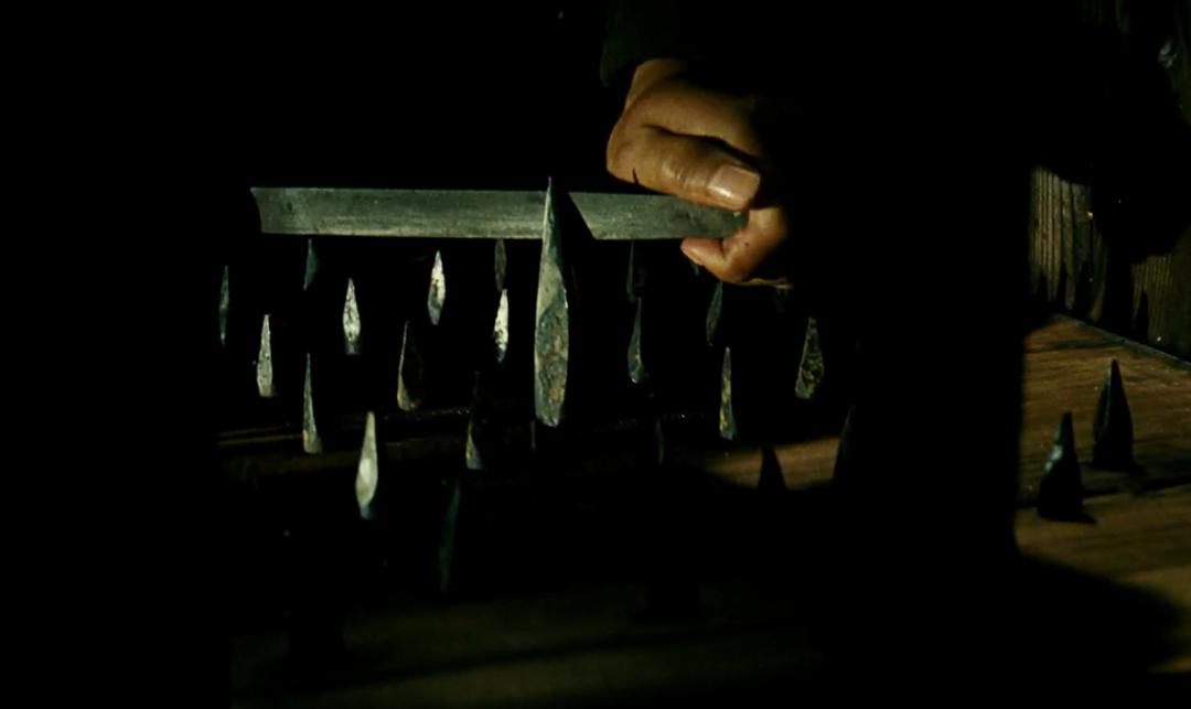 电影风声为何与原著差别那么大,电影风声中的细节