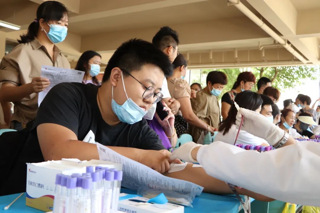 无偿献血让爱涌动图片,无偿献血为爱延续