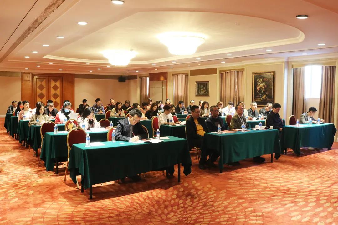 汕头市围棋协会举行换届选举大会，郑汉杰连任会长