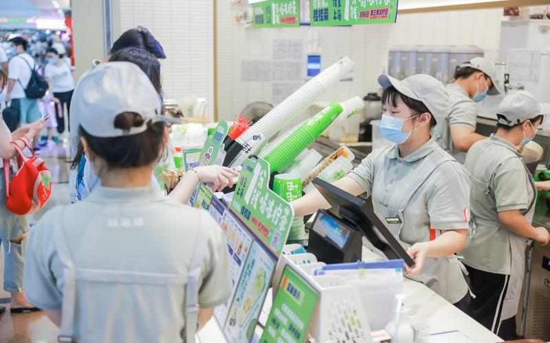 现在开一家奶茶店前景咋样,桂桂茶奶茶加盟赚钱吗