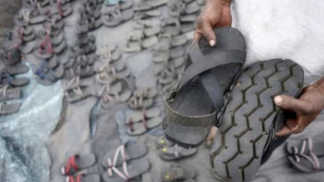 非洲穷小子“变废为宝”创业致富！把轮胎做成鞋，15元一双成爆款