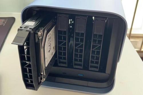 极空间和绿联nas对比,极空间nas可以接家用监控吗