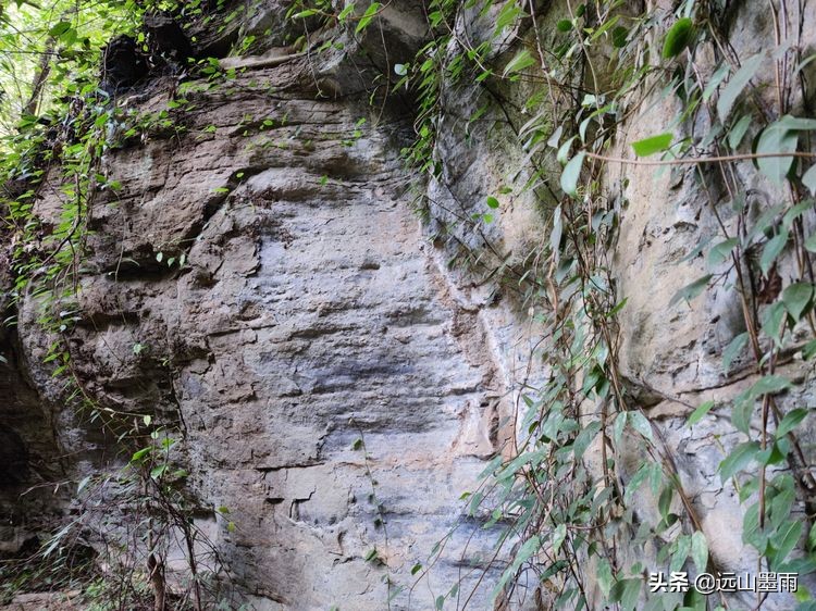 逛天坑、探叮呤当啷洞，去昆明安宁徒步，总有很多惊喜