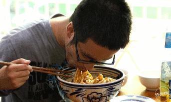 一碗营养丰富又好吃的面,有点宽和厚而且有嚼劲的面