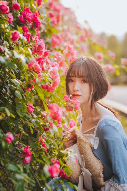 ##标题：女网红人设崩溃，*码无**视频遭曝光，引发网友热议