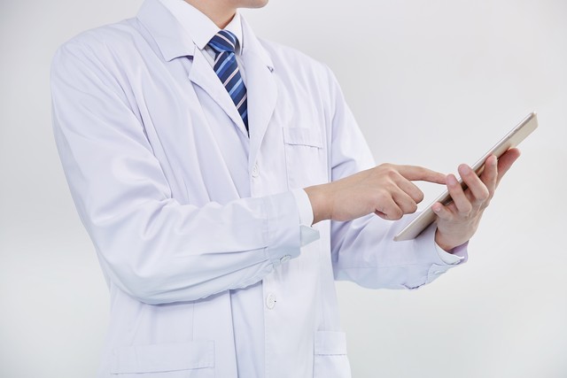 本月上班不满20天不交社保,上班四年不签合同不交社保怎么办