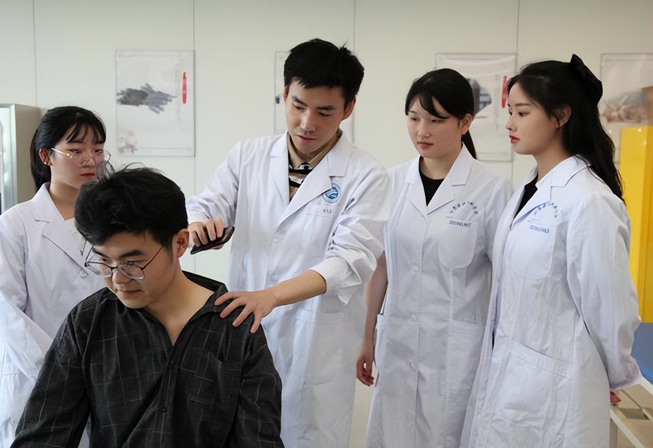 中国医科大学最新排名公布,国内有知名度的医科大学排名