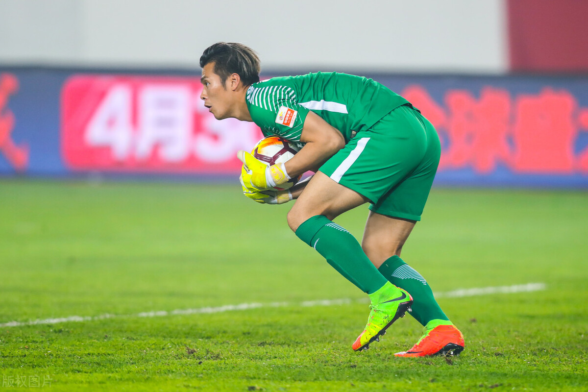 江苏苏宁球员,江苏苏宁这支球队还在踢吗