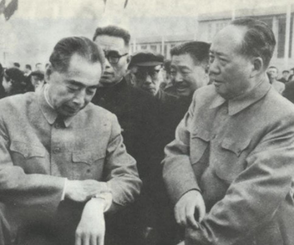 毛主席特制雪茄的由来，多亏了一位同志的引荐，毛主席爱不释手