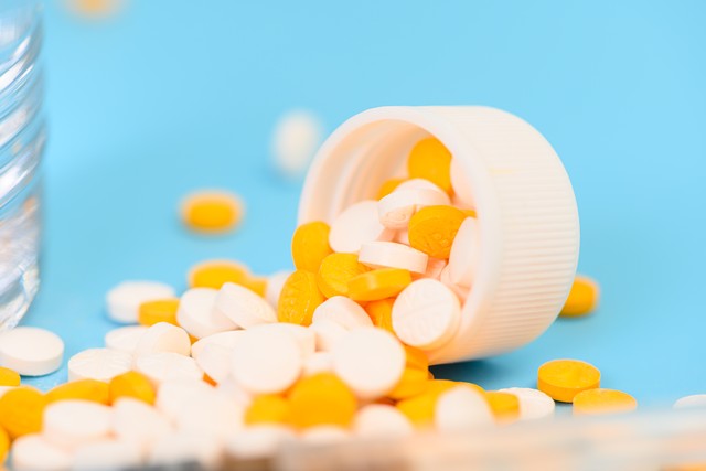 公公婆婆过夫妻生活，误把维生素B2当伟哥用，意外改善高血压症状