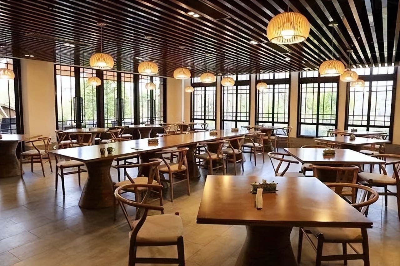 美国小伙在中国住八年,美国小伙来中国被物价惊呆