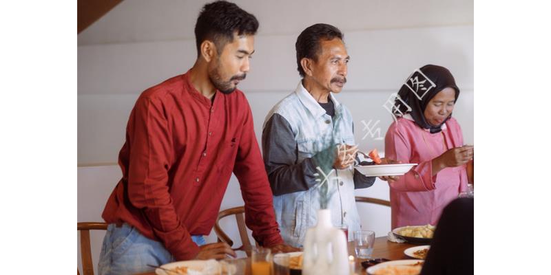分家时大伯把烂滩地全给我爸,如今这里建高速,大伯肠子都悔青了