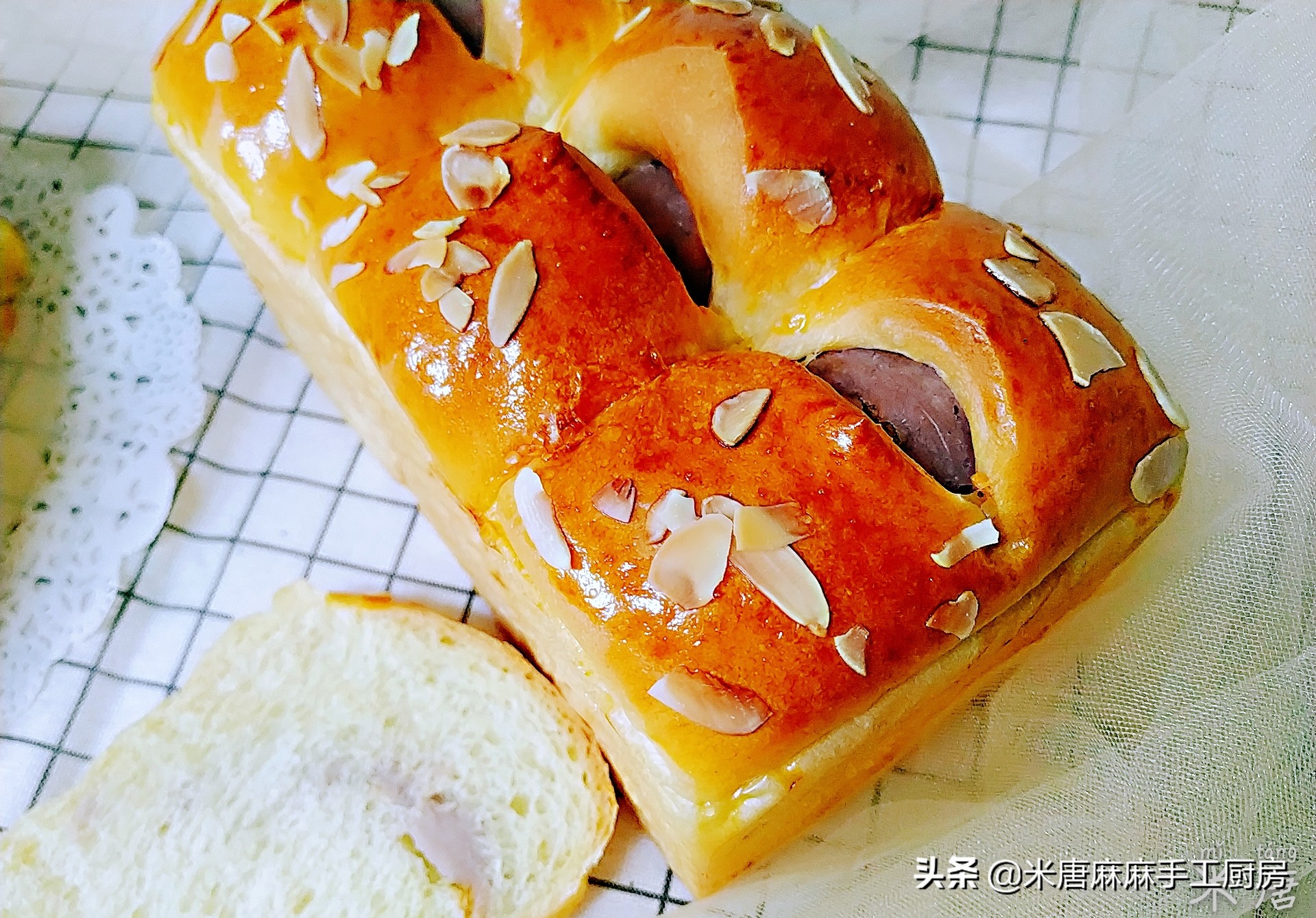 米唐麻麻玩转面团：#吐司日记#芋泥肉松吐司