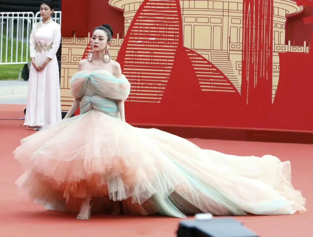 被39岁白百何近照吓到！她怎么变成这样了？？？