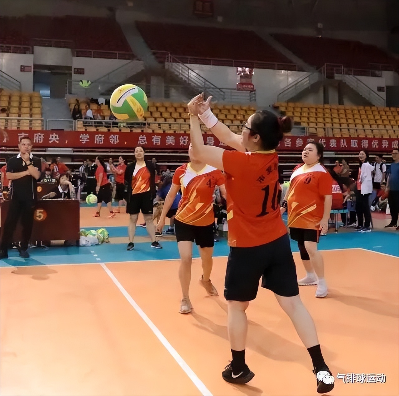 气排球运动训练教程的探索与研究,气排球运动中运用最多的准备姿势