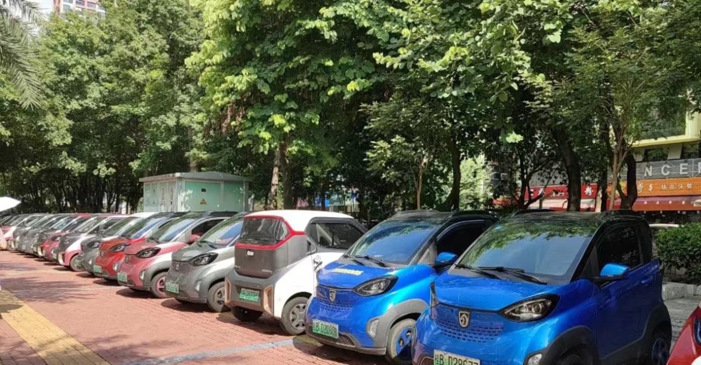 五菱爆火的小电动汽车,五菱纯电微型电动汽车