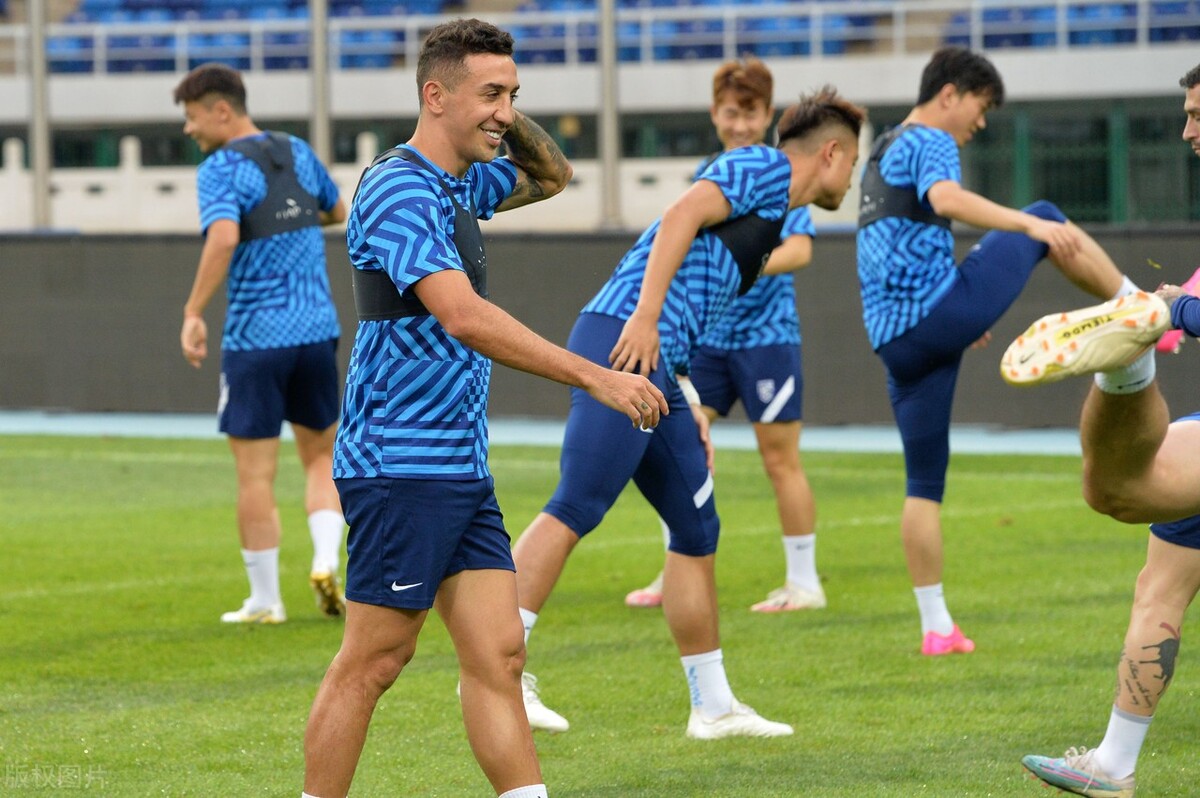 天津津门虎vs武汉三镇现场球迷,武汉三镇vs天津津门虎首发名单