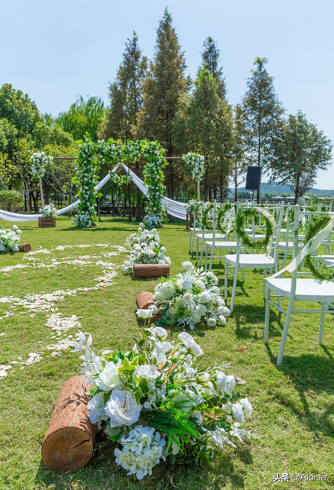 户外低成本婚礼现场布置,户外简单婚礼场地设计