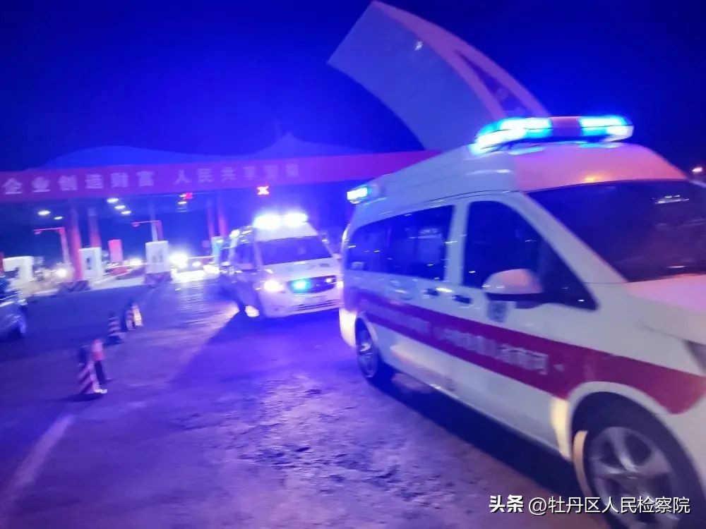 生命接力救援完整视频,生命接力洪水中救出百名病人