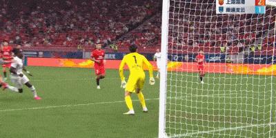 奥斯卡点射双响助海港主场2-1逆转，可裁判判罚却又遭来非议