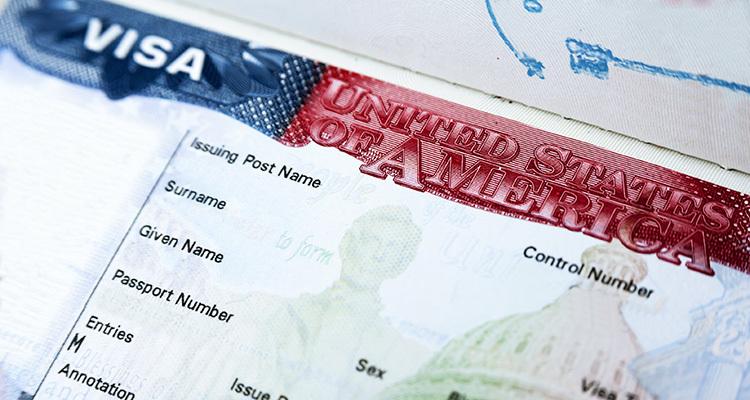 外国人嫁过来如何申请中国绿卡,配偶怎样申请中国绿卡