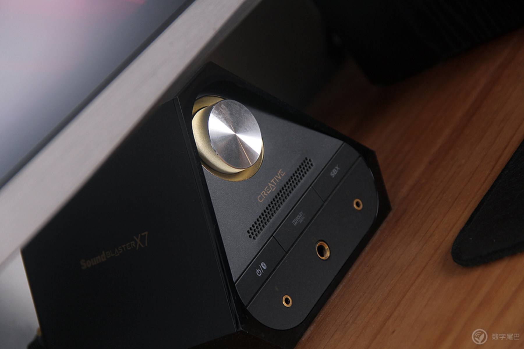 推荐几款高逼格电脑桌面,实用科技感很强的电脑桌面