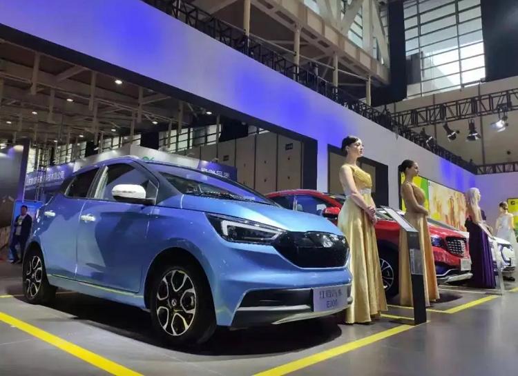 目前公认最好的老年电动四轮车,7万元300公里续航电动车对比