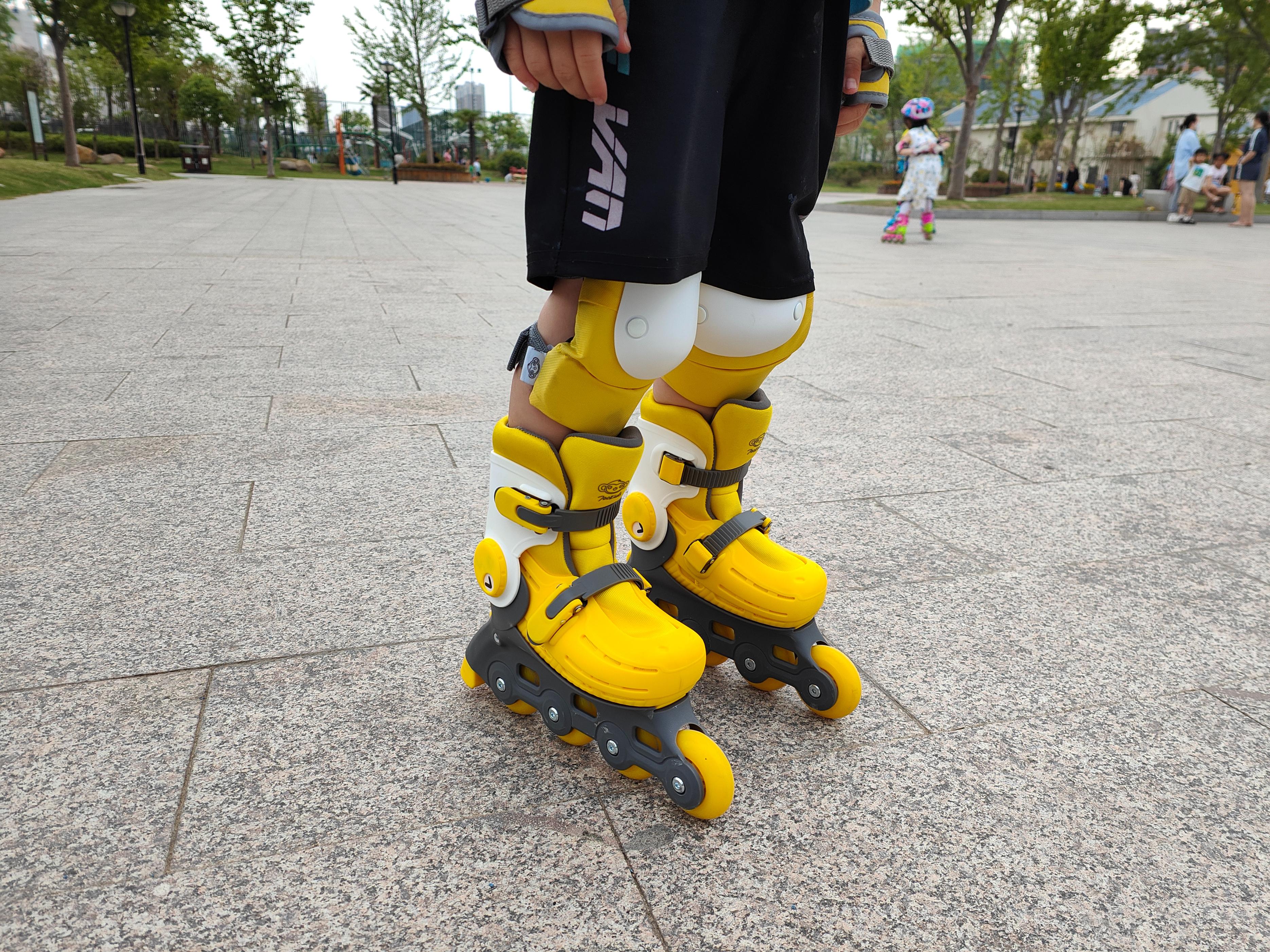 萌趣好物，释放天性，柒小佰小怪兽溜冰鞋让孩子开启新运动方式