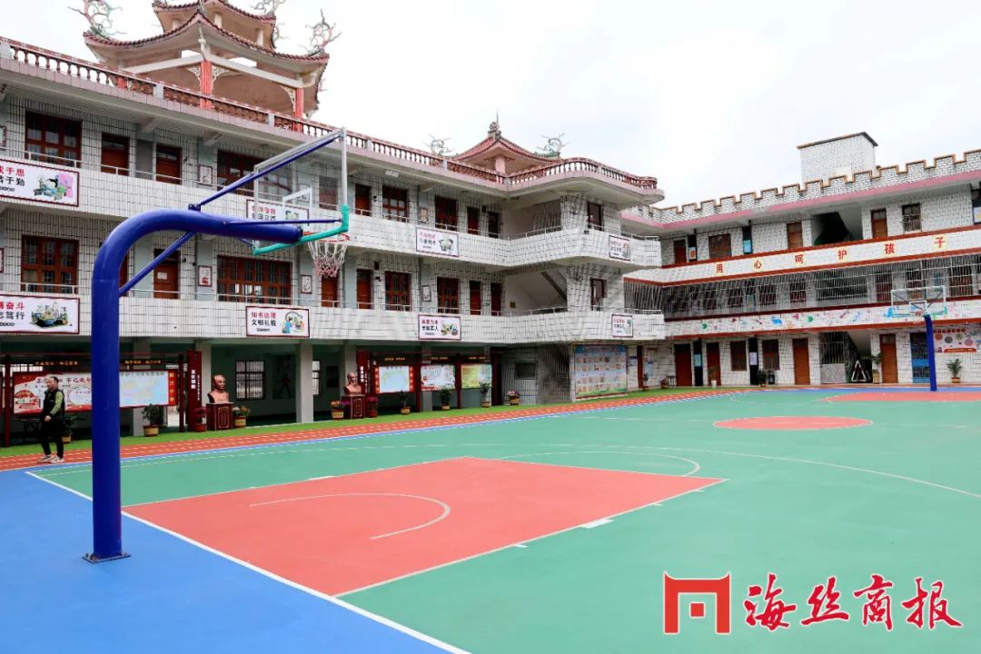 赞！海内外乡亲热心捐资，南安这个小学操场大升级！