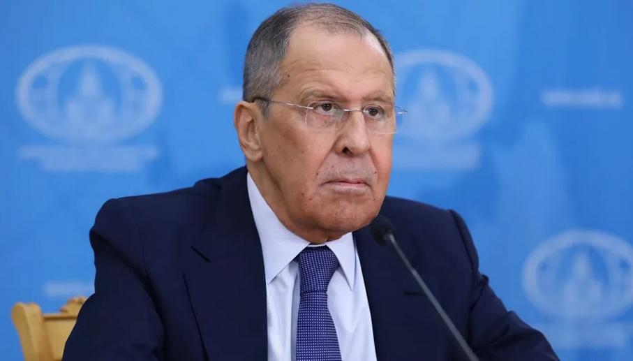 俄罗斯外长回应使用苹果设备,用的华为手机戴的苹果手表