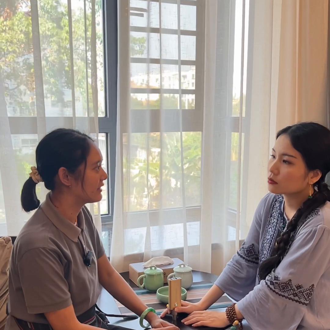 帮一个缅甸过来云南打工的小姐姐鉴定手镯，如果不是迫不得...