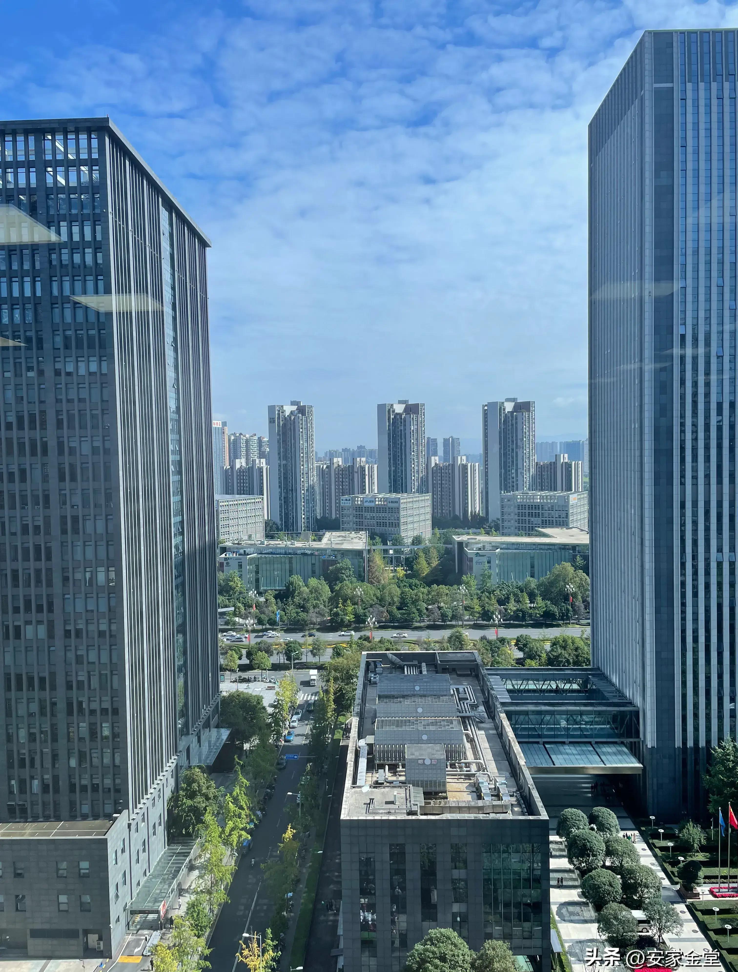 每天上班往返240公里的人多吗,来回300公里上班