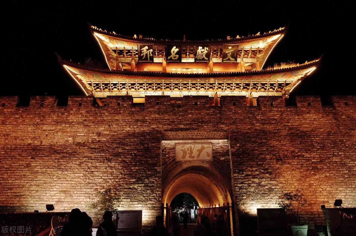 在云南旅游攻略详细路线推荐,在云南旅游攻略路线详细介绍