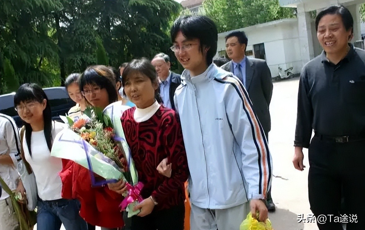 背父亲上大学感动中国,背父上学感动中国视频