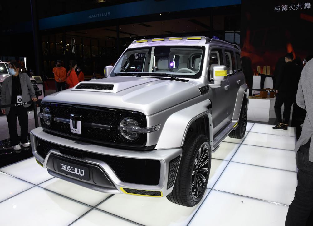 未上市就被抢空，车尾带“小书包”内饰科幻，带你看赛博坦克300
