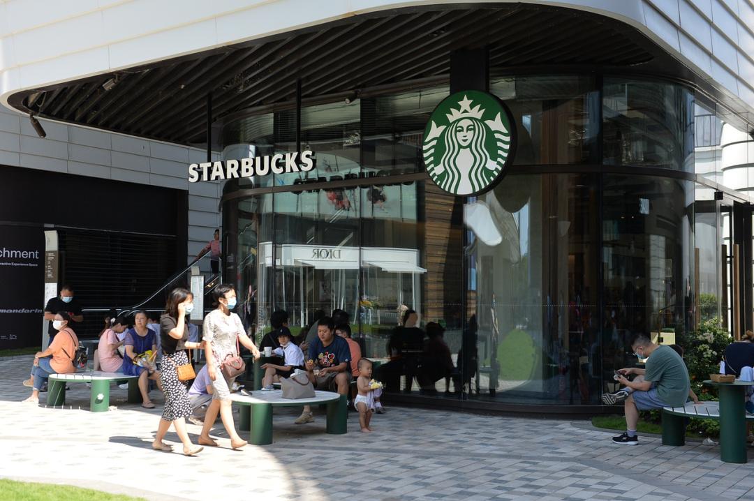 “震惊”之后星巴克终于道歉，贵还不安全，它为何傲慢？